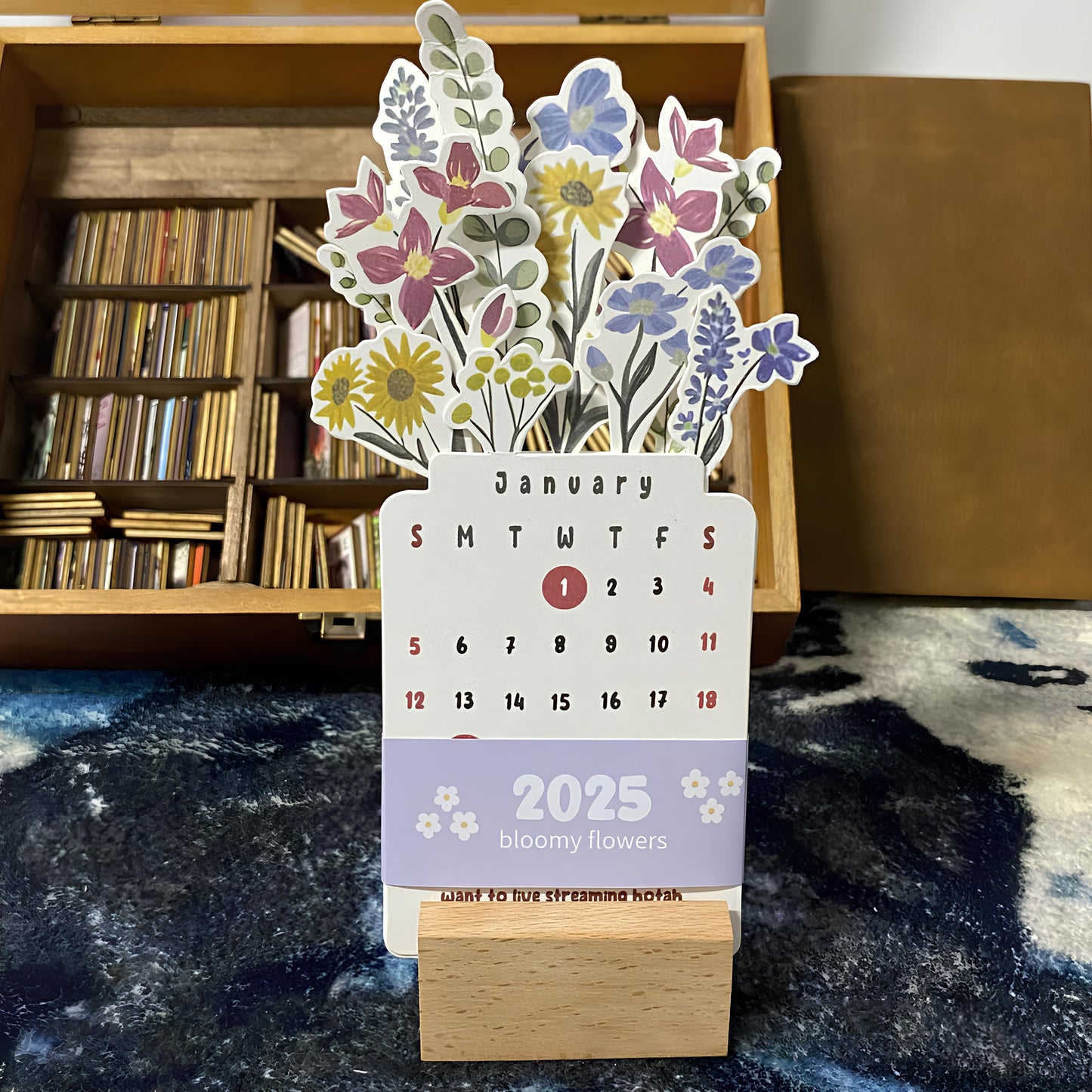 2025 Bloomy Flowers Desk Calendar📅