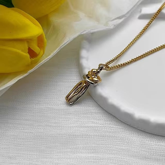 🤗💞Couple Embrace Pendant Necklace