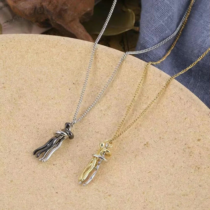 🤗💞Couple Embrace Pendant Necklace